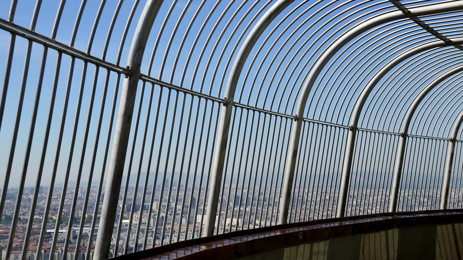 Sicherheitsgitter am Wiener Donauturm